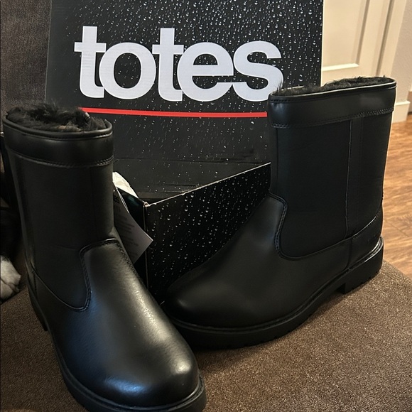 Totes Women's Black Ankle Booties - Picture 1 of 4